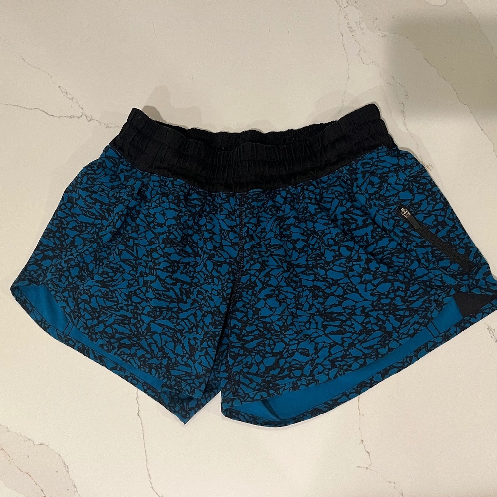 Lululemon tracker shorts, size 6, 4” inseam